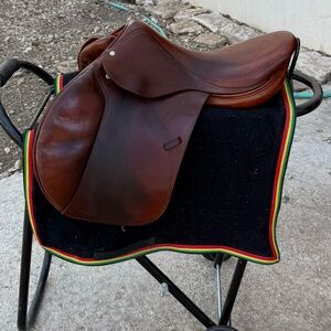Devoucoux Socoa 17.5” jumping saddle 2005 4 flap
